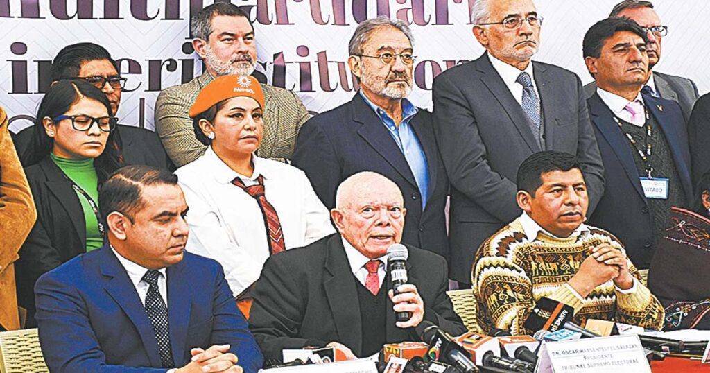 Los asistentes al encuentro multipartidario del 10 de julio.