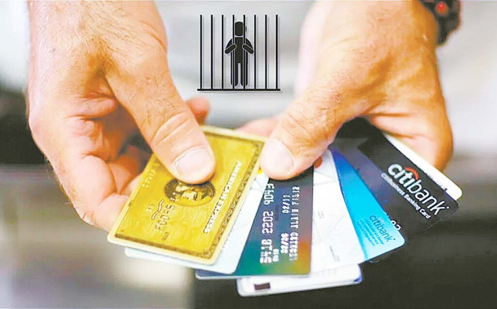 Las tarjetas de débito y crédito son cada día más populares y aceptadas por la gente.